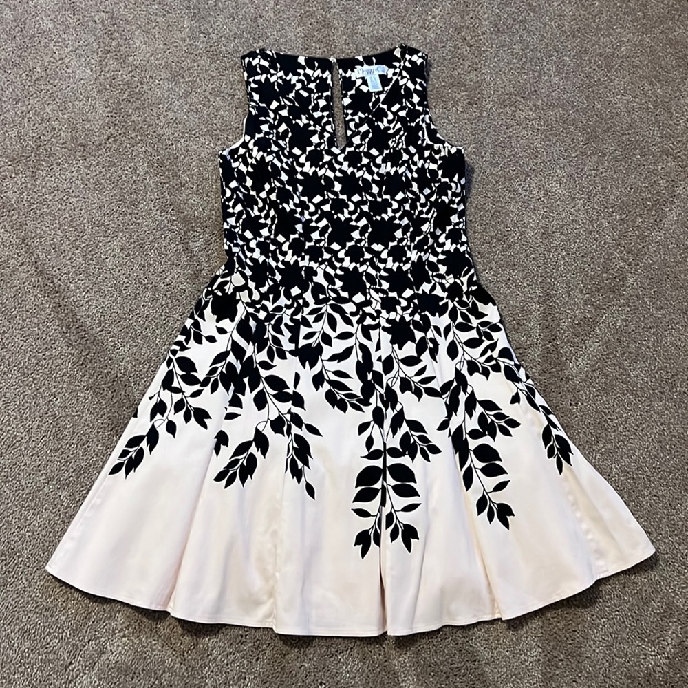 Maggie London beautiful flare floral dress 🪷